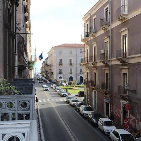 Domus Iole Nel Centro Storico * Catania